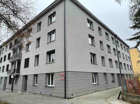 Zateplení fasády, oprava střechy domu, Průběžná 1827,1 828, 1829, Nučická 1830, 1831, P 10